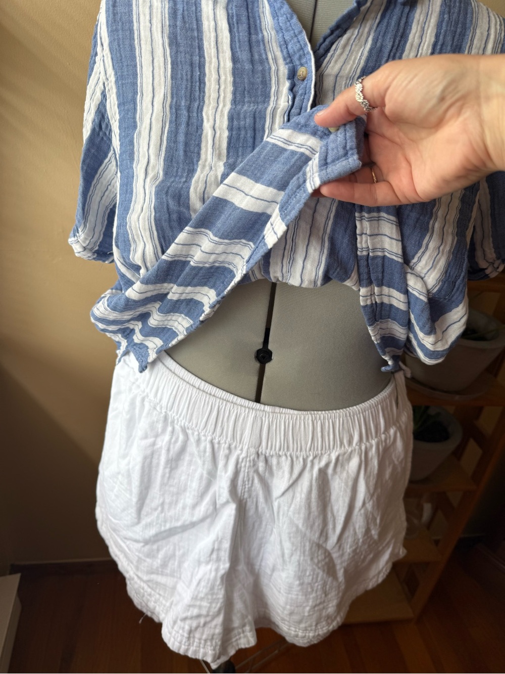 Old Navy white linen shorts